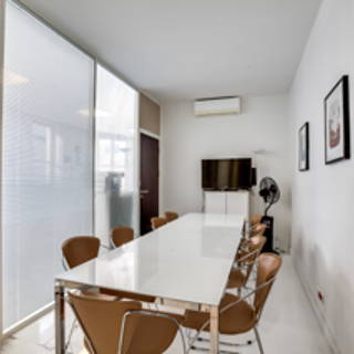 Bureau privé 40 m² 10 postes Coworking Rue Jean Mermoz Paris 75008 - photo 4